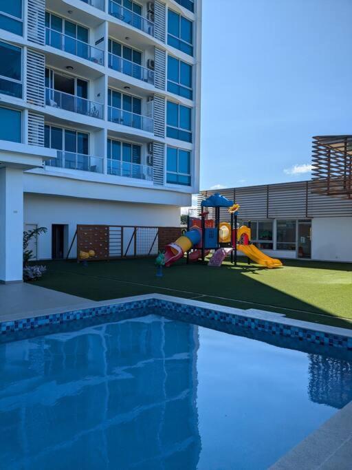 ヌエバ・ゴルゴナBeachfront Apt With Optional Cook And Airport Pickupアパートメント エクステリア 写真