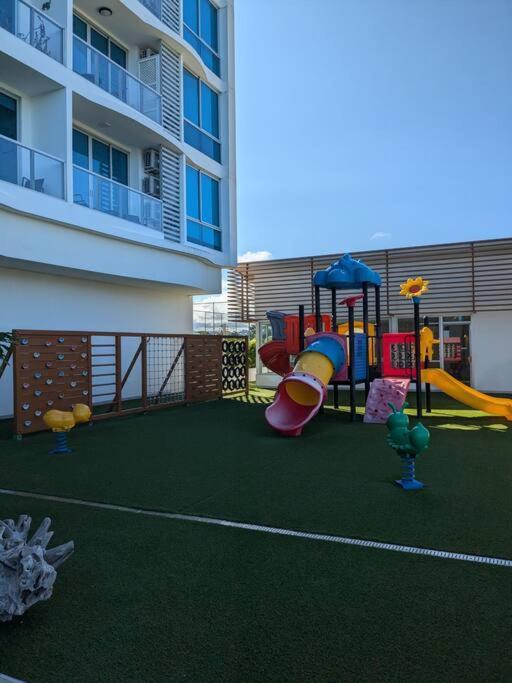 ヌエバ・ゴルゴナBeachfront Apt With Optional Cook And Airport Pickupアパートメント エクステリア 写真