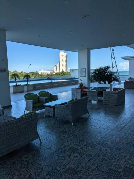 ヌエバ・ゴルゴナBeachfront Apt With Optional Cook And Airport Pickupアパートメント エクステリア 写真